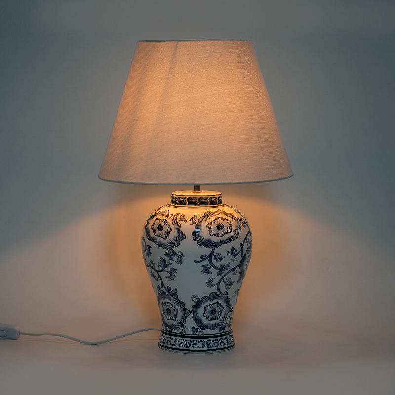 Noua lampă de masă din porțelan albastru și alb în stil chinezesc