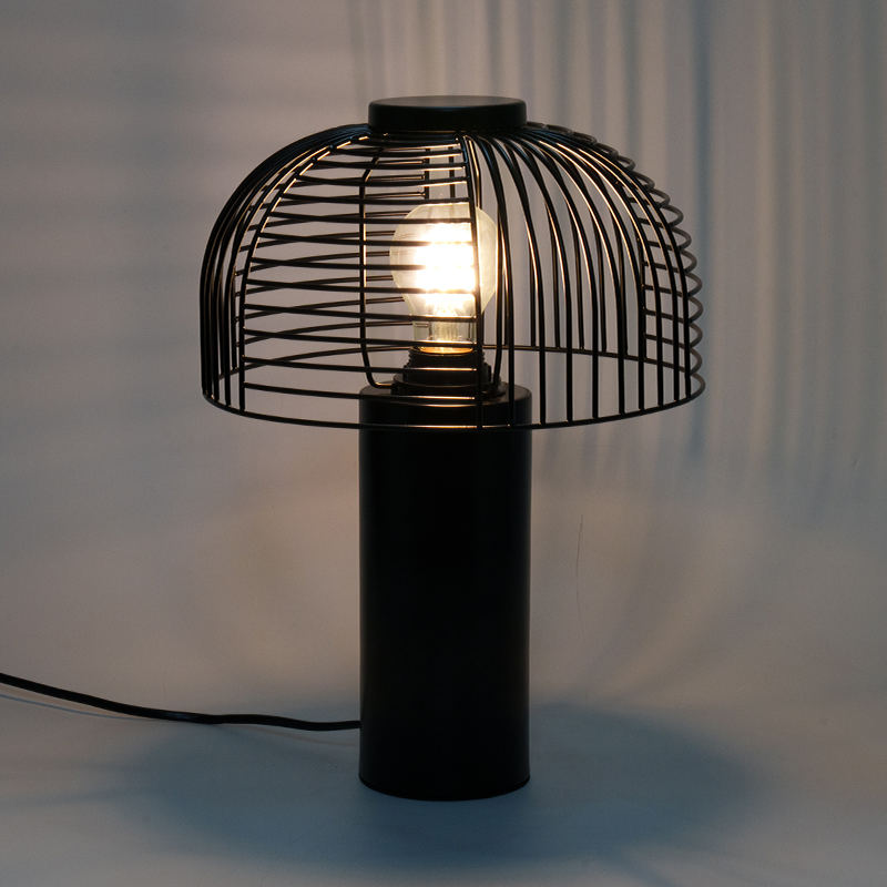 Lampa de masă din fier forjat pentru păsări negre