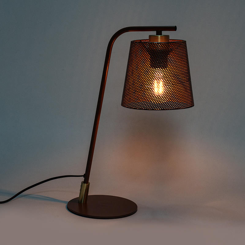 Lampa de masă din fier forjat din metal nordic