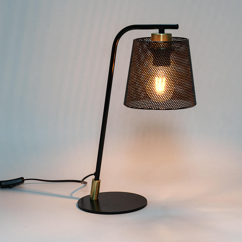 Lampa de masă din fier forjat din metal nordic