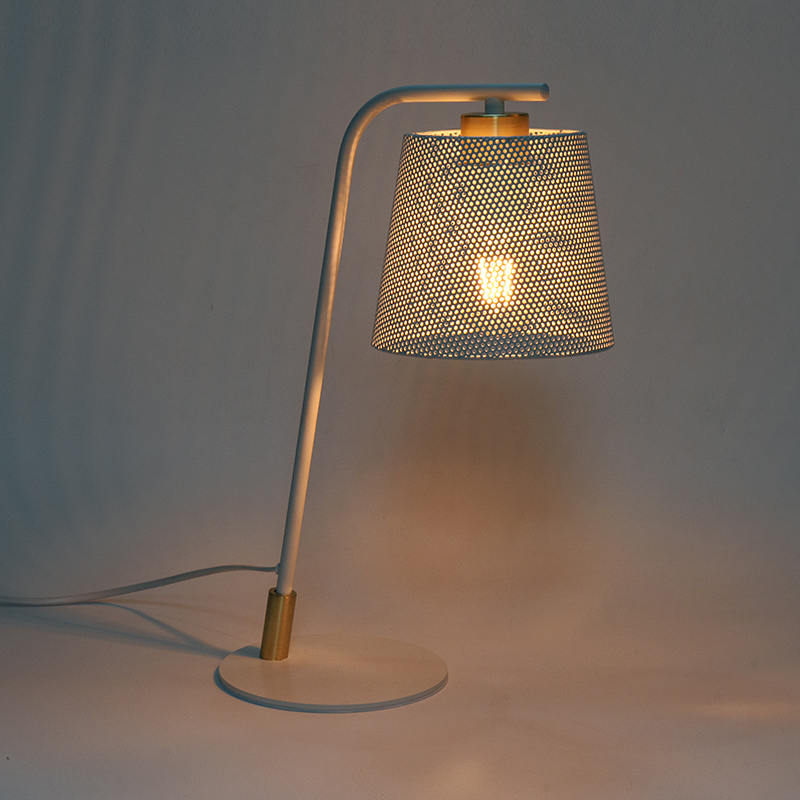 Lampa de masă din fier forjat din metal nordic