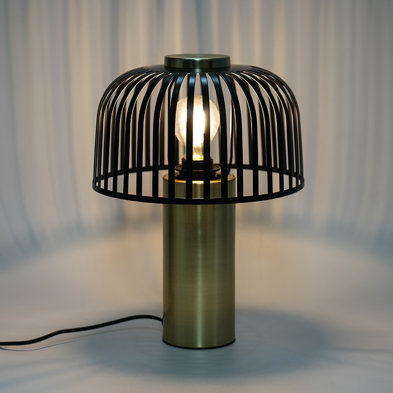 Lampă decorativă decorativă cu dungi de fier
