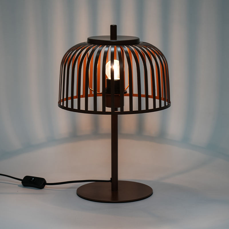 Lampa de masă decorativă din fier nordic