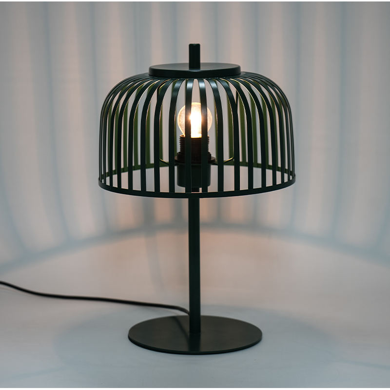 Lampa de masă decorativă din fier nordic