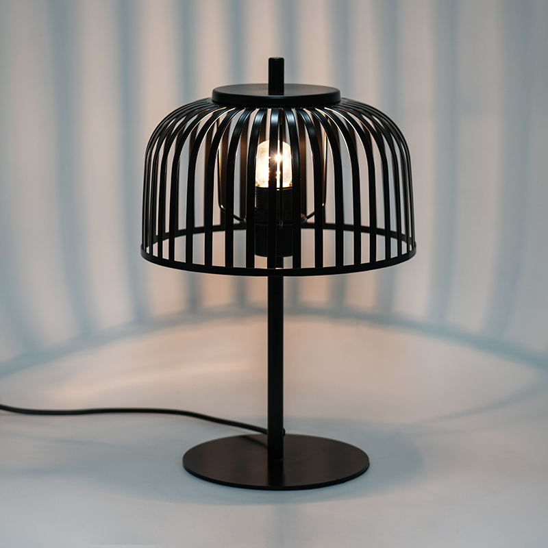 Lampa de masă decorativă din fier nordic