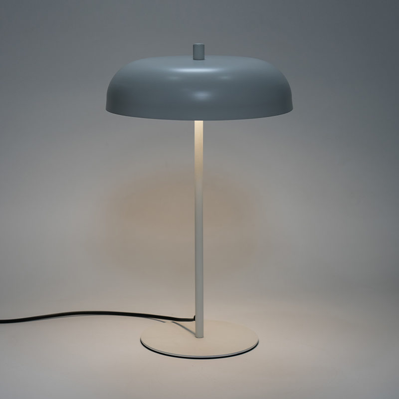 Lampa de masă metalică cu led vintage