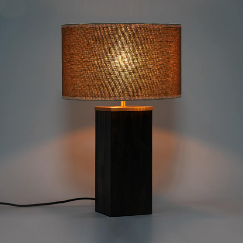 Lampa artistică din lemn