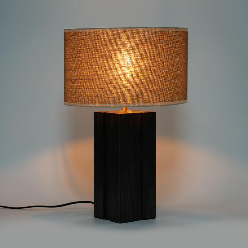 Lampa artistică din lemn