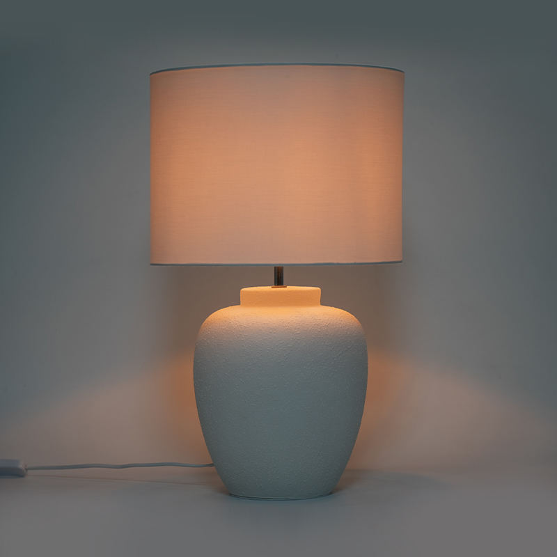 Lampa de masă ceramică albă simplă