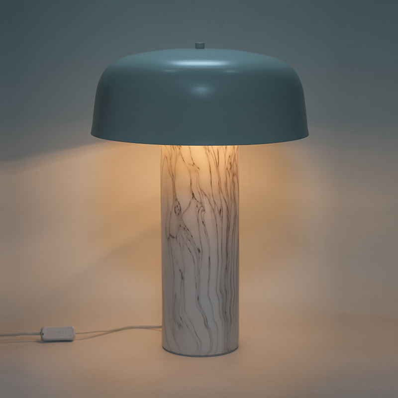 Lampa de masă din marmură nordică