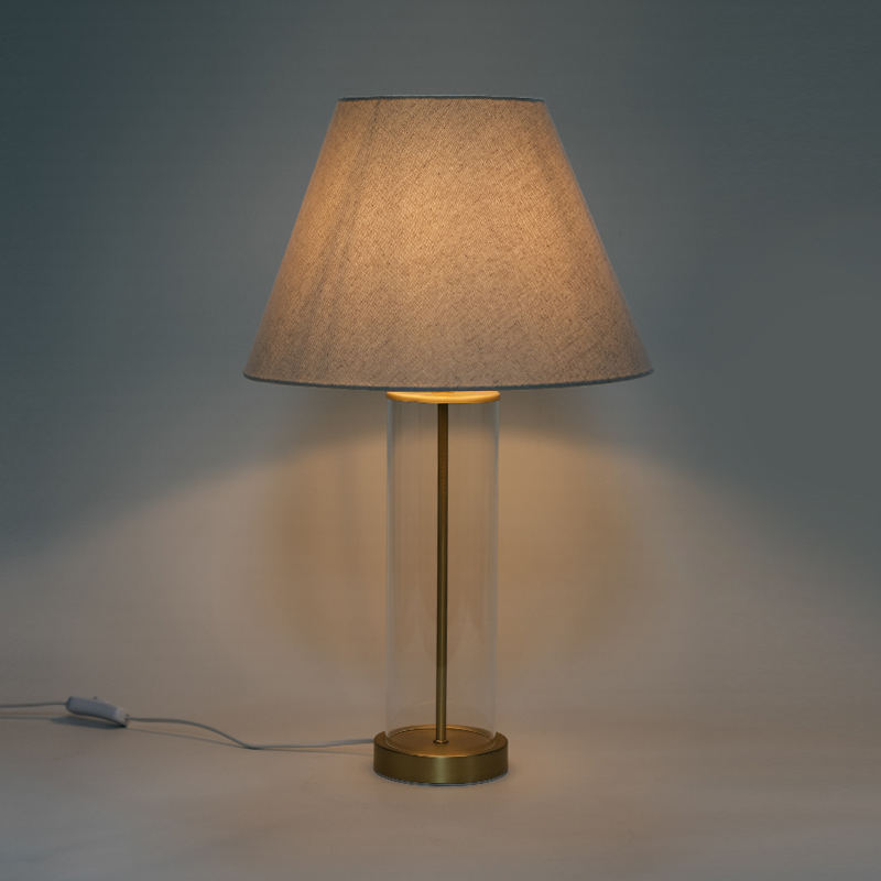 Lampa de masă din sticlă în stil american