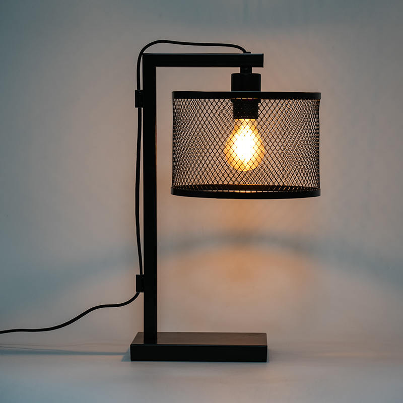 Lampa de masă decorativă din fier forjat