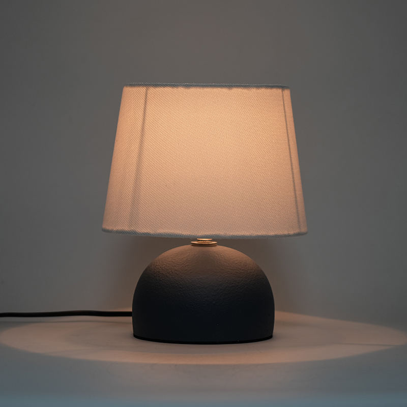 Mică lampă de masă rotundă simplă din ceramică rotundă