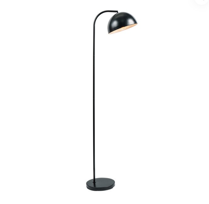 Ce precauții trebuie luate la instalarea și plasarea unei lampă de podea?