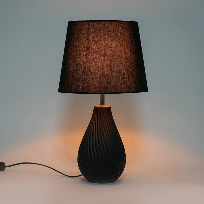 De ce să alegi o lampă de noptieră minimalistă pentru dormitorul tău?
